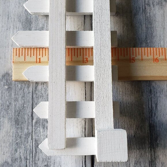 Free Standing Wood White Picket Fence - Picture 4 of 4
